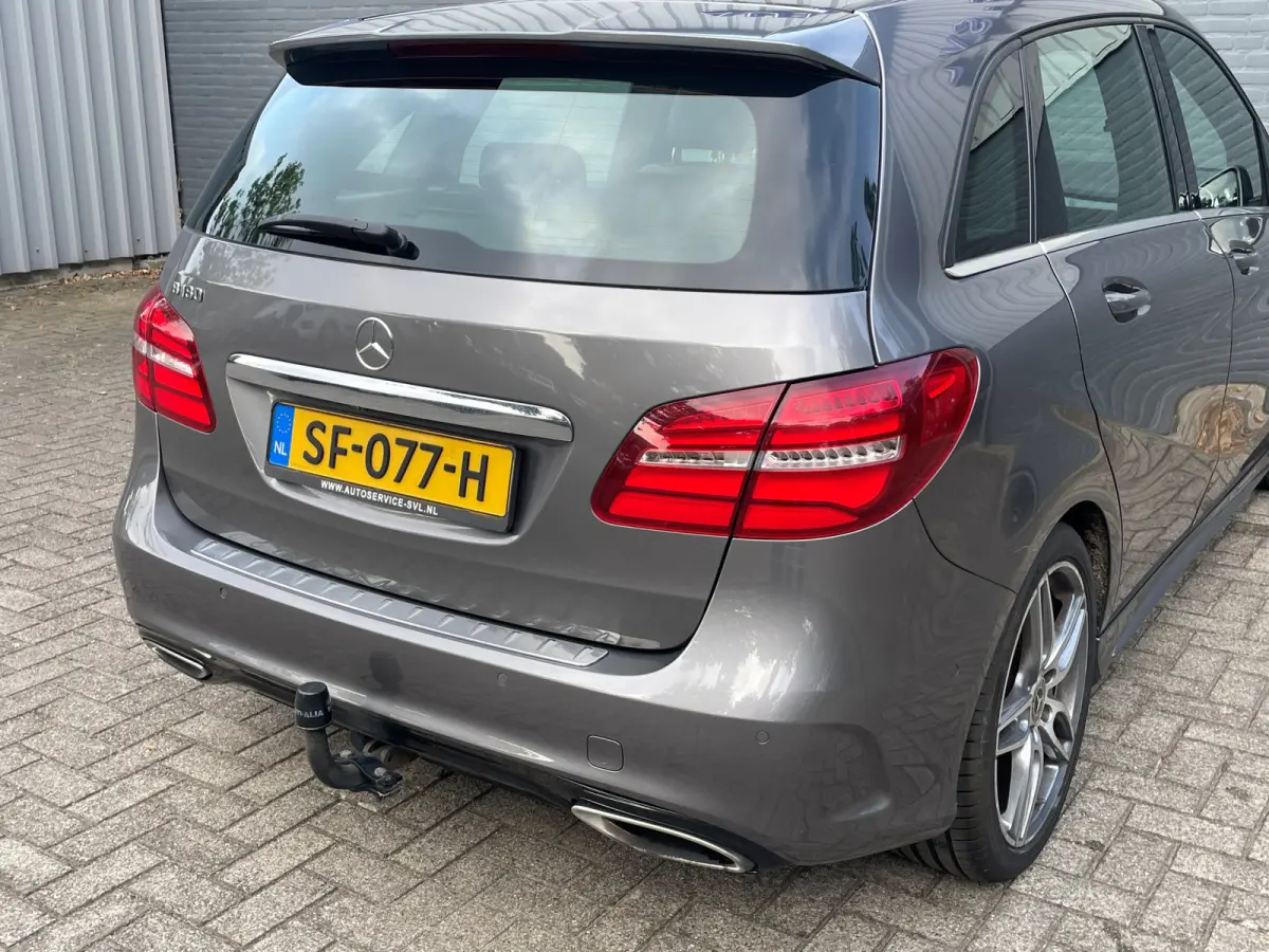 180 AMG Upgrade Edition - Achteruitrijcamera - Trekhaak etc.