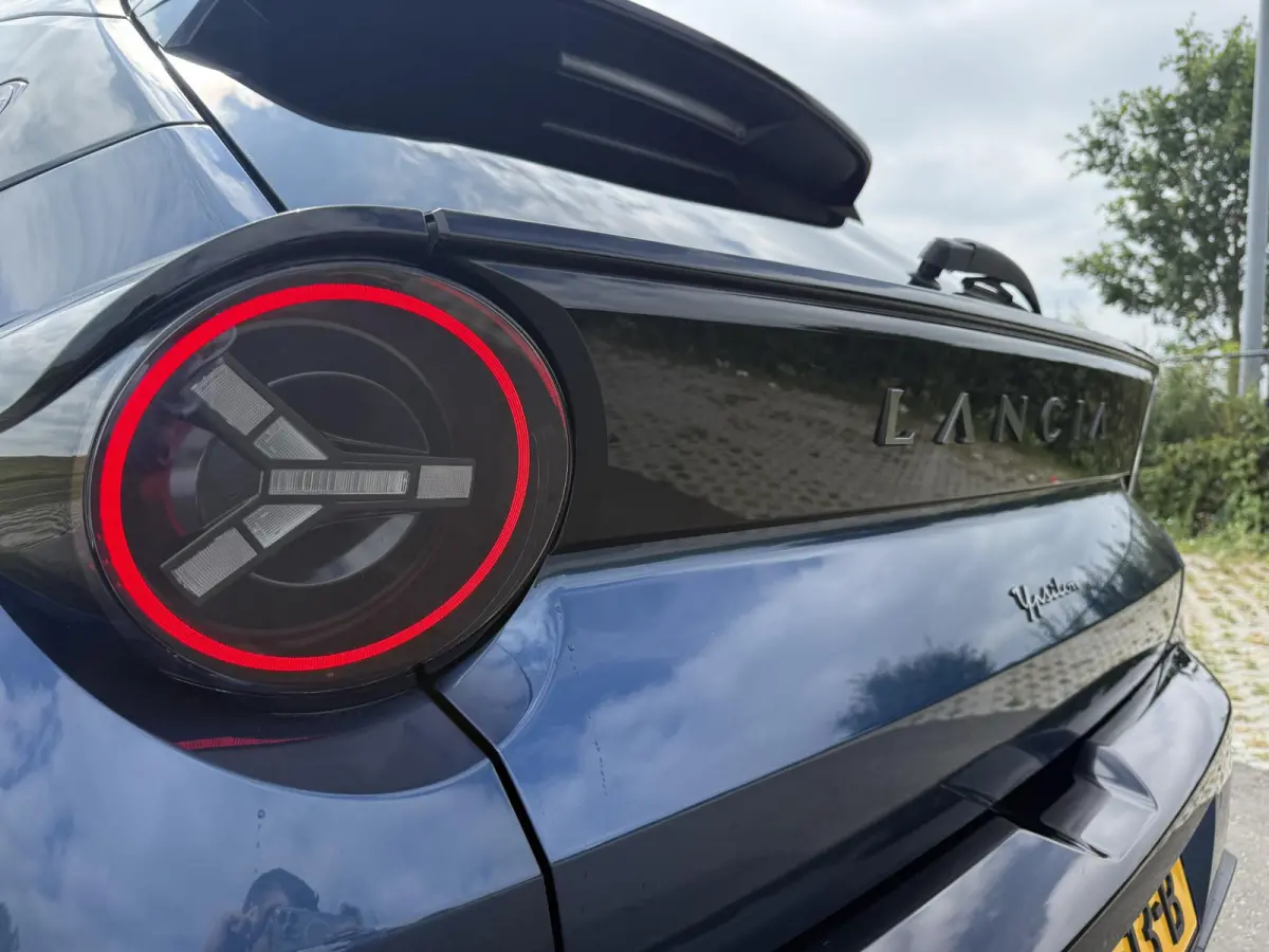 54 kWh | Demo | Voor + Achter Parkeercamera | Adaptive Cruisecontrol | S.A.L.A. Pro Met Navi |