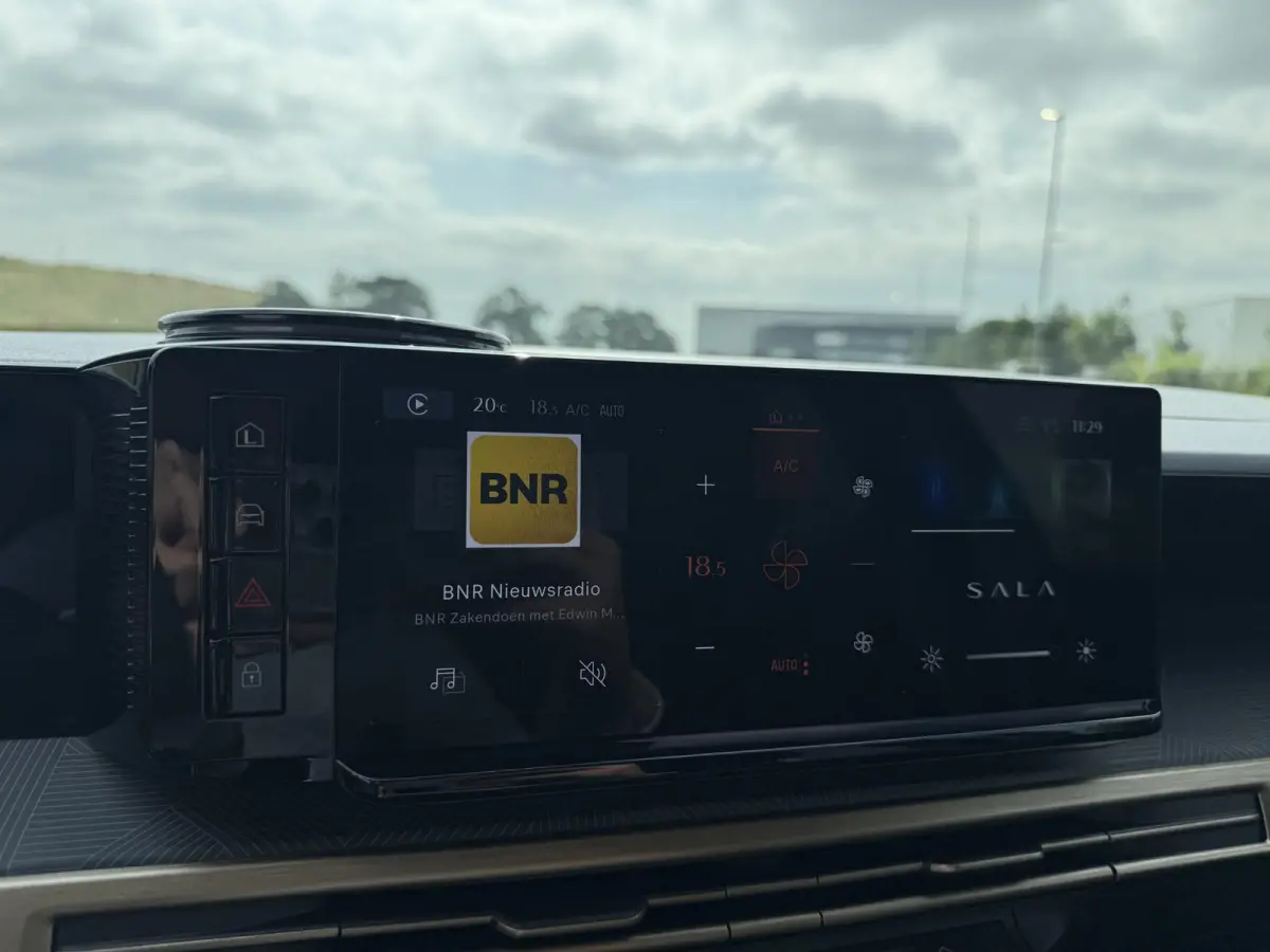 54 kWh | Demo | Voor + Achter Parkeercamera | Adaptive Cruisecontrol | S.A.L.A. Pro Met Navi |
