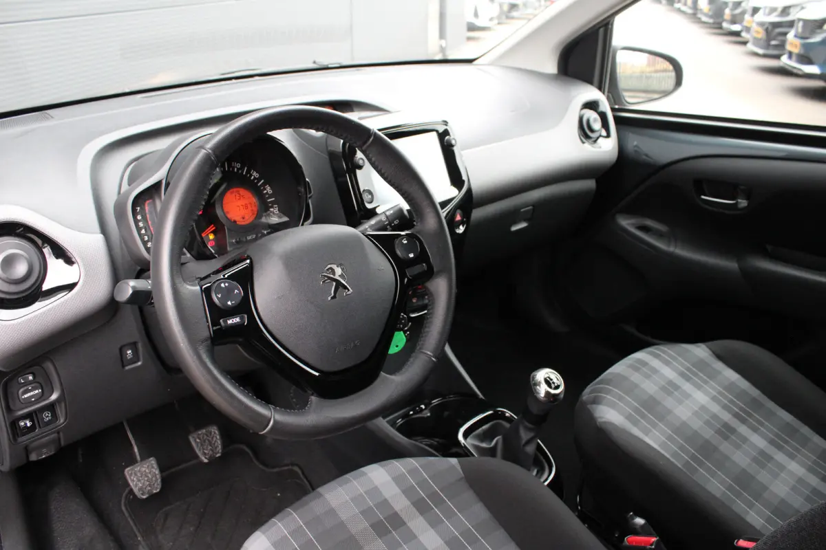 1.0 e-VTi Allure | Navi by app | Camera | Climate control | Apple carplay | Lichtmetaal | LED | Mistlampen |