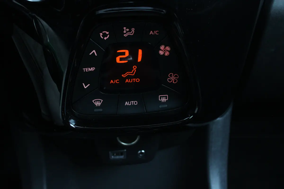 1.0 e-VTi Allure | Navi by app | Camera | Climate control | Apple carplay | Lichtmetaal | LED | Mistlampen |