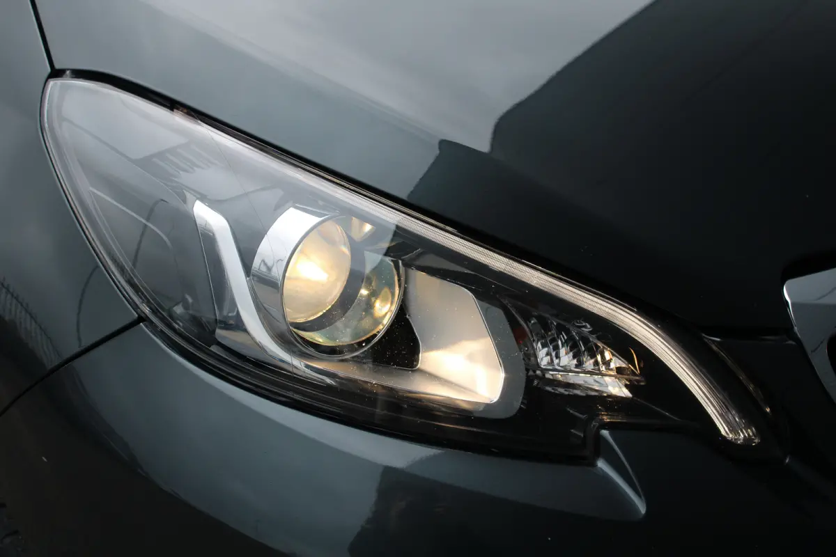1.0 e-VTi Allure | Navi by app | Camera | Climate control | Apple carplay | Lichtmetaal | LED | Mistlampen |