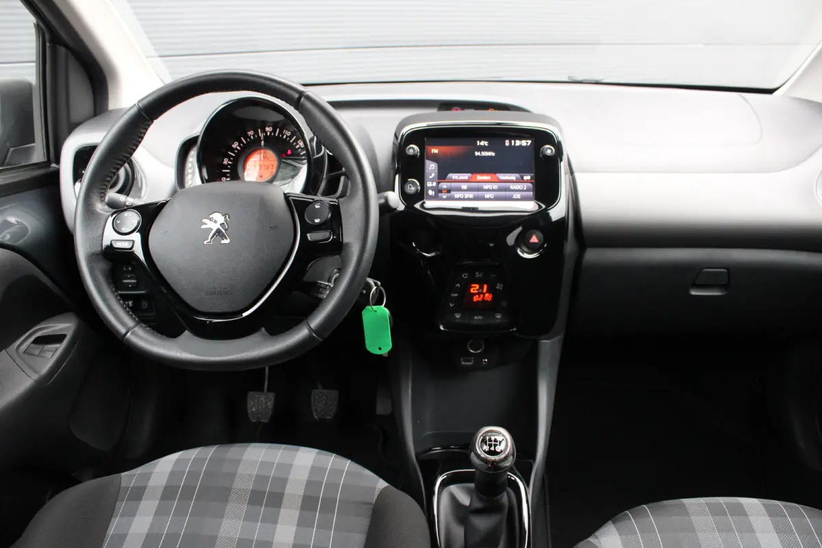 1.0 e-VTi Allure | Navi by app | Camera | Climate control | Apple carplay | Lichtmetaal | LED | Mistlampen |