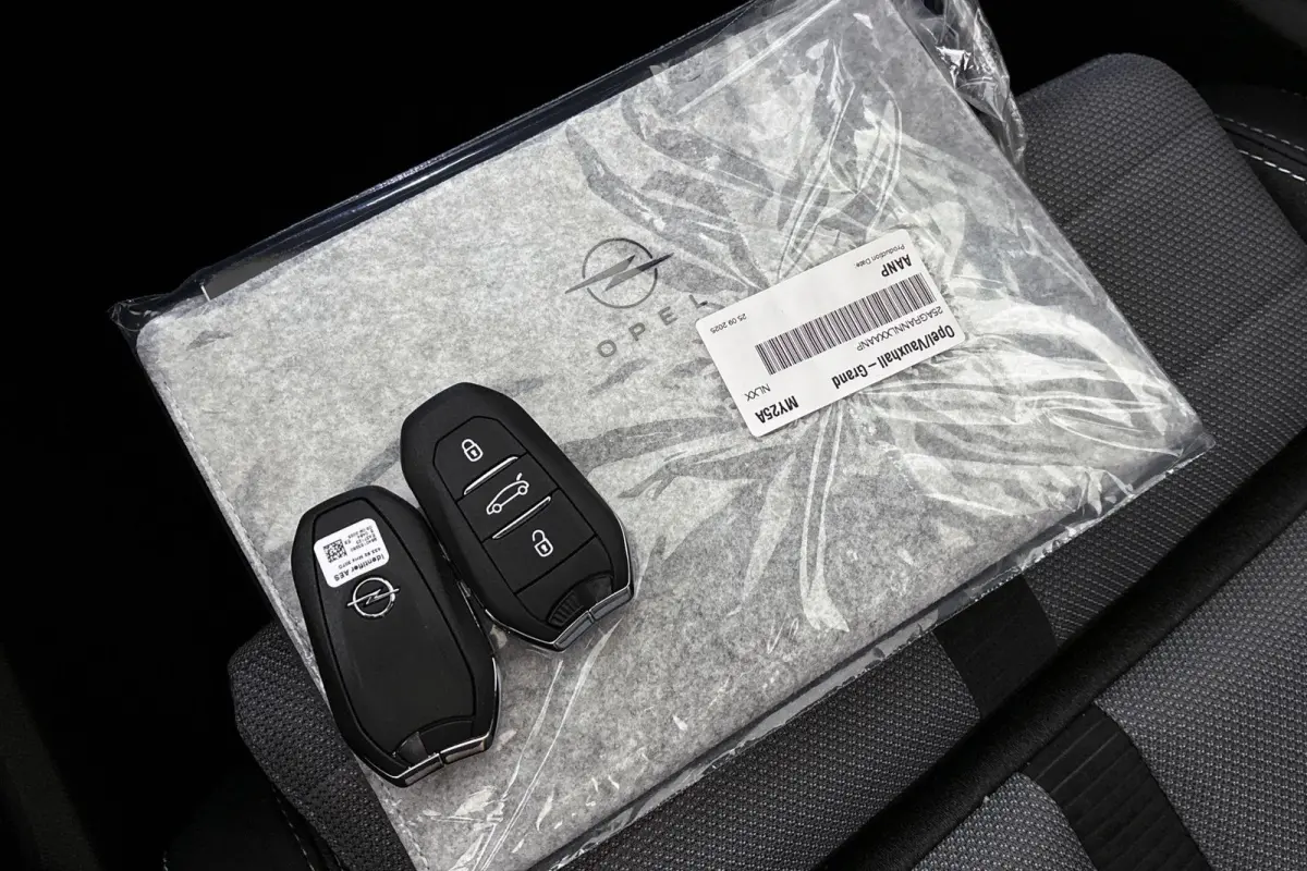 1.6 Turbo Plug-in-Hybrid GS Panoramadak / 360 Camera / 2+6 Jaar garantie