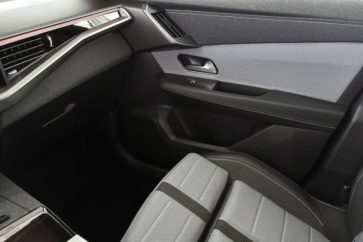 1.6 Turbo Plug-in-Hybrid GS Panoramadak / 360 Camera / 2+6 Jaar garantie
