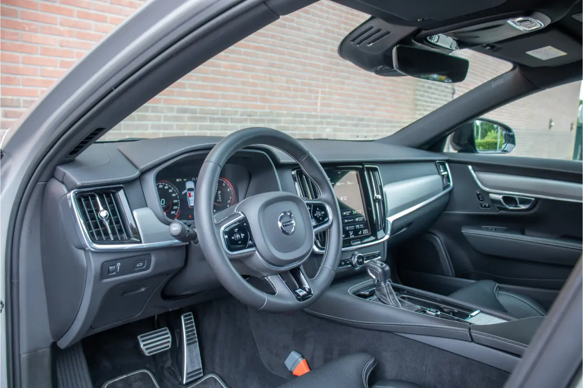 T4 R-Design, Origineel NL, Stoelkoeling, Polestar, Nappaleder, BLIS, Trekhaak, DAB+, Massage, Keyless.