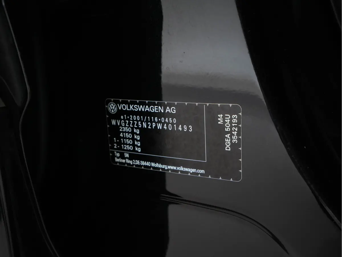 1.4 TSI eHybrid R-Line Business+ (Plug-in) (INCL-BTW) Aut. *LEATHER-FABRIC | FULL-LED | ADAPTIVE-CRUISE | CAMERA | DIGI-COCKPIT | KEYLESS | PRIVACY-GLASS | SPORTSEATS | SHIFTPADDLES | NAVI-F