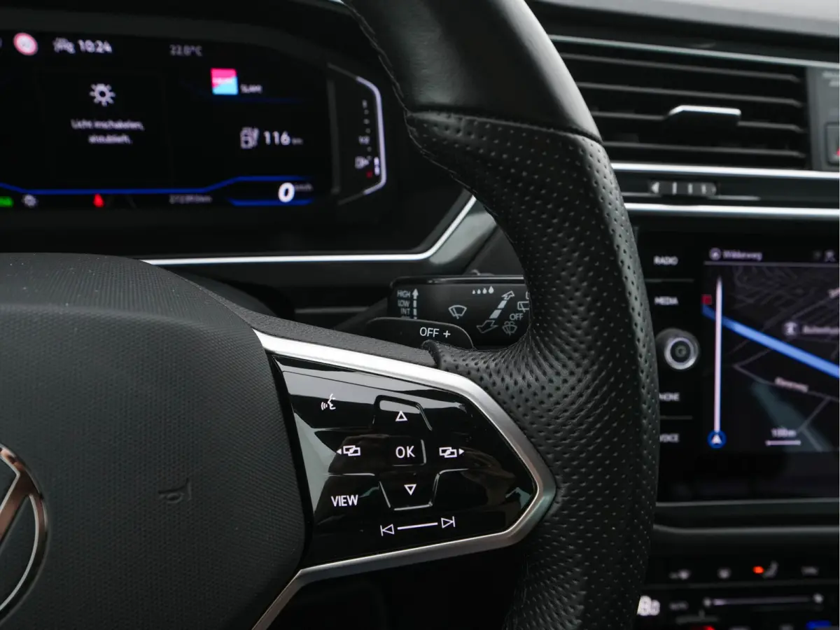1.4 TSI eHybrid R-Line Business+ (Plug-in) (INCL-BTW) Aut. *LEATHER-FABRIC | FULL-LED | ADAPTIVE-CRUISE | CAMERA | DIGI-COCKPIT | KEYLESS | PRIVACY-GLASS | SPORTSEATS | SHIFTPADDLES | NAVI-F
