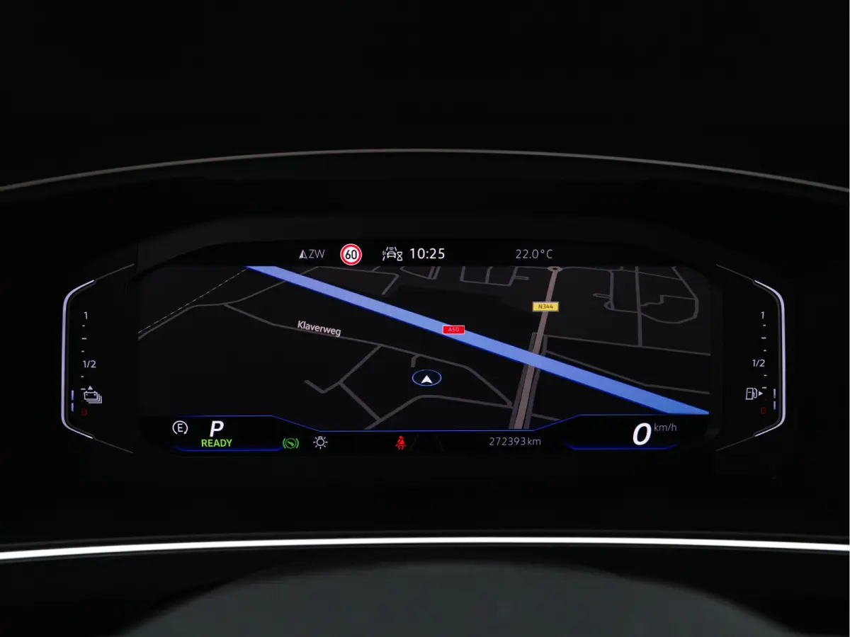 1.4 TSI eHybrid R-Line Business+ (Plug-in) (INCL-BTW) Aut. *LEATHER-FABRIC | FULL-LED | ADAPTIVE-CRUISE | CAMERA | DIGI-COCKPIT | KEYLESS | PRIVACY-GLASS | SPORTSEATS | SHIFTPADDLES | NAVI-F