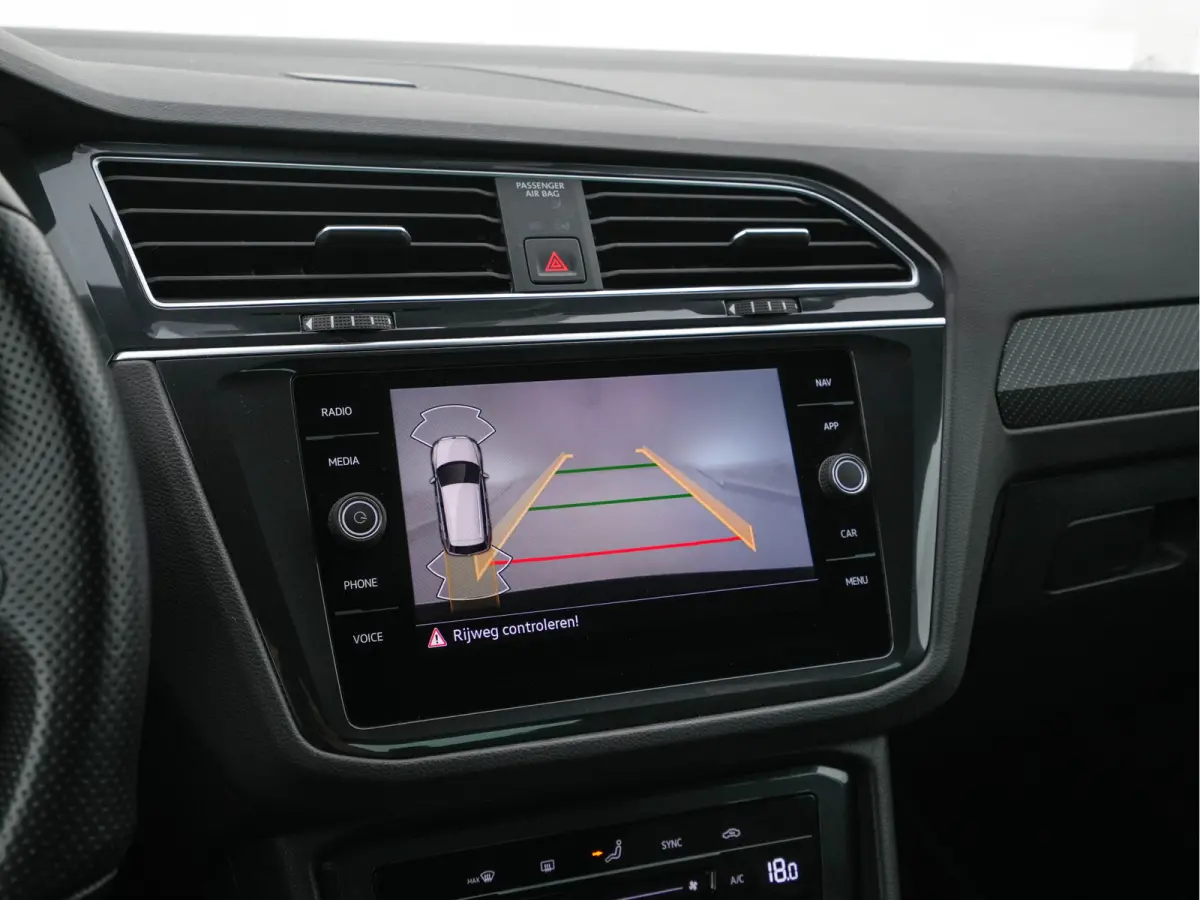 1.4 TSI eHybrid R-Line Business+ (Plug-in) (INCL-BTW) Aut. *LEATHER-FABRIC | FULL-LED | ADAPTIVE-CRUISE | CAMERA | DIGI-COCKPIT | KEYLESS | PRIVACY-GLASS | SPORTSEATS | SHIFTPADDLES | NAVI-F