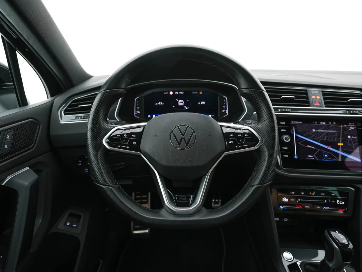1.4 TSI eHybrid R-Line Business+ (Plug-in) (INCL-BTW) Aut. *LEATHER-FABRIC | FULL-LED | ADAPTIVE-CRUISE | CAMERA | DIGI-COCKPIT | KEYLESS | PRIVACY-GLASS | SPORTSEATS | SHIFTPADDLES | NAVI-F