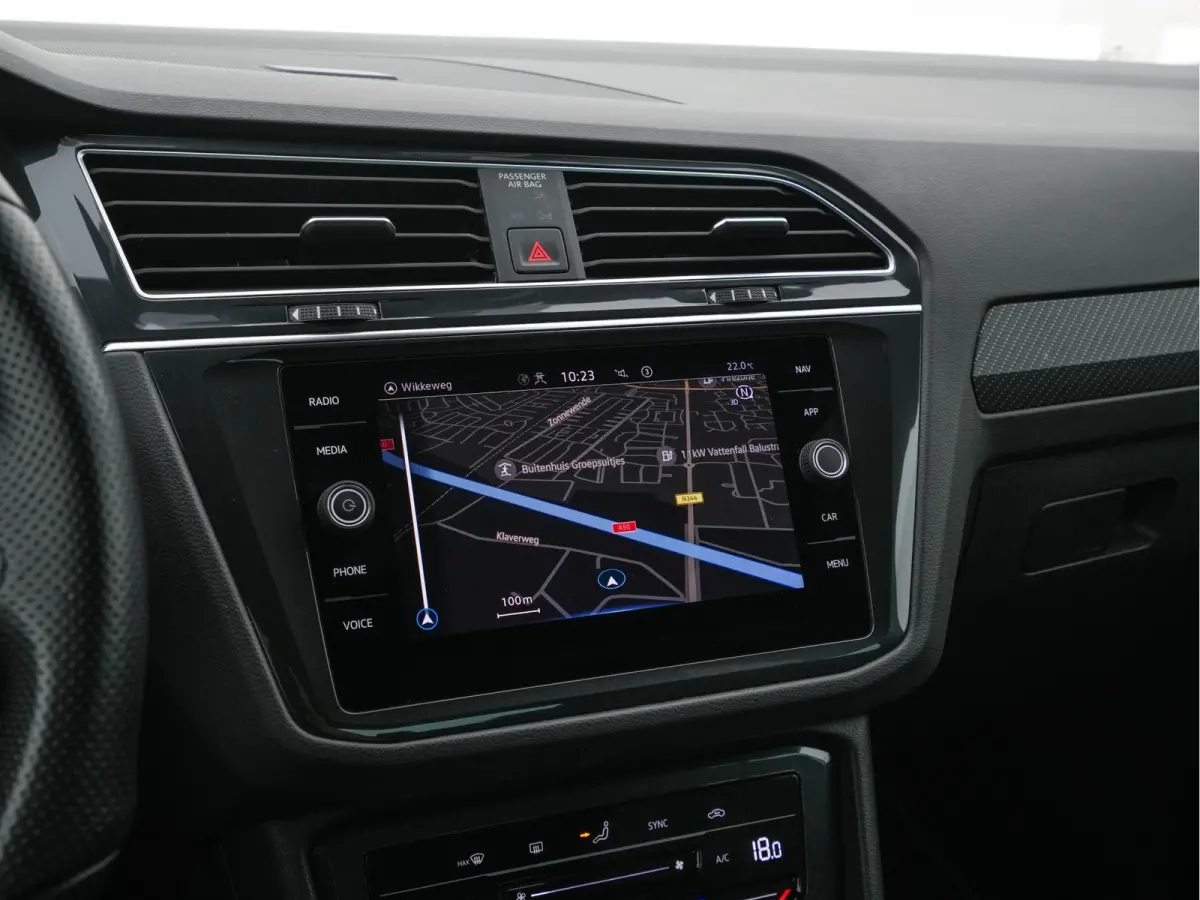 1.4 TSI eHybrid R-Line Business+ (Plug-in) (INCL-BTW) Aut. *LEATHER-FABRIC | FULL-LED | ADAPTIVE-CRUISE | CAMERA | DIGI-COCKPIT | KEYLESS | PRIVACY-GLASS | SPORTSEATS | SHIFTPADDLES | NAVI-F