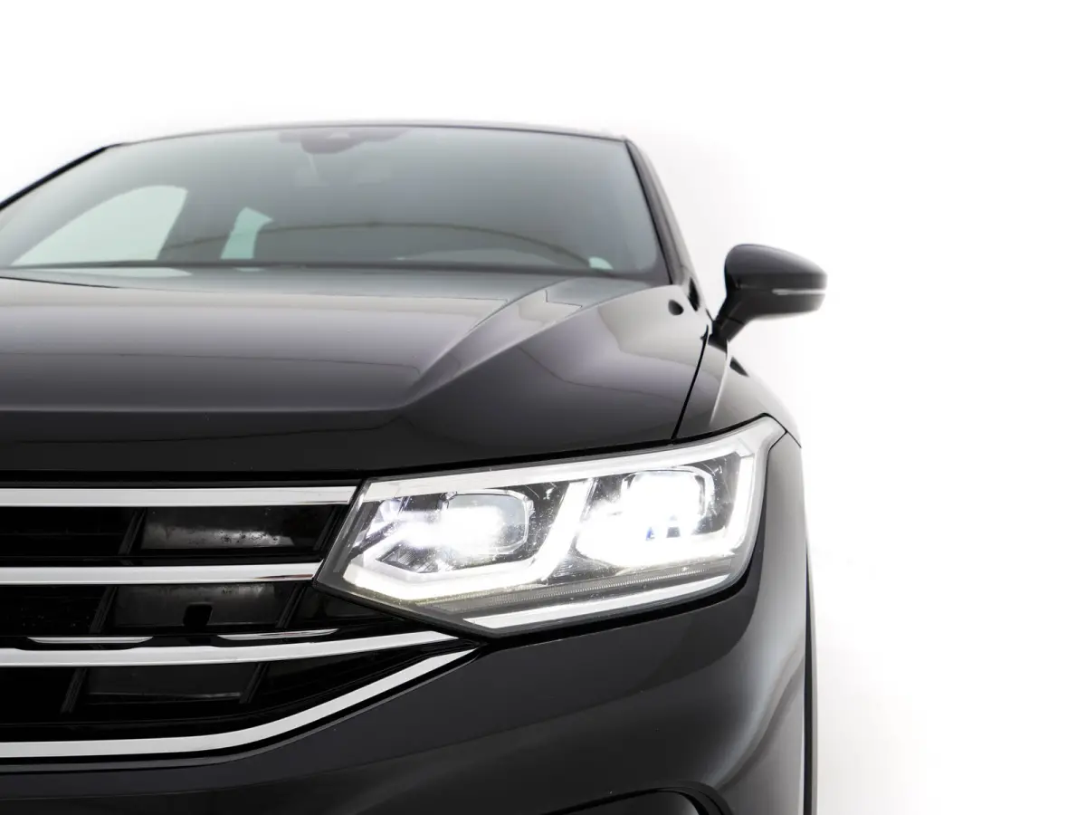 1.4 TSI eHybrid R-Line Business+ (Plug-in) (INCL-BTW) Aut. *LEATHER-FABRIC | FULL-LED | ADAPTIVE-CRUISE | CAMERA | DIGI-COCKPIT | KEYLESS | PRIVACY-GLASS | SPORTSEATS | SHIFTPADDLES | NAVI-F