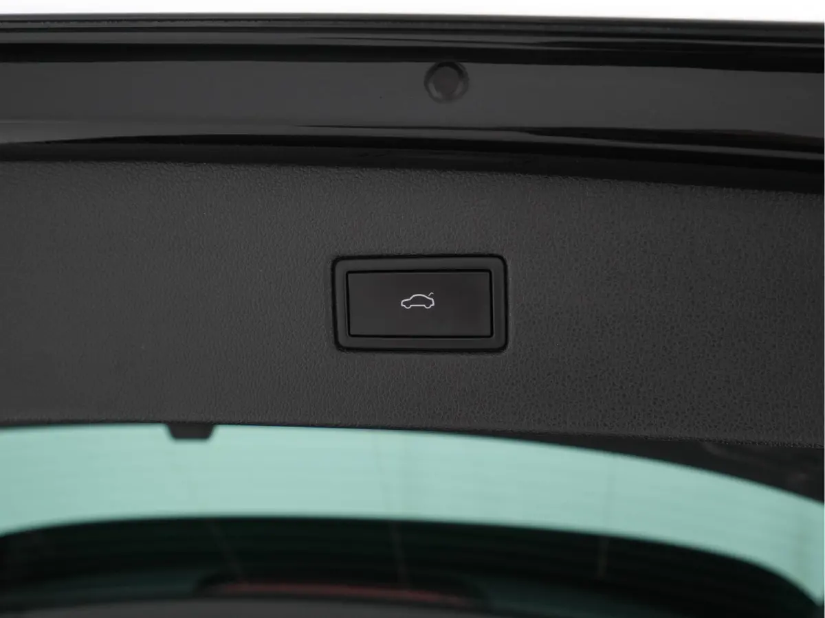 1.4 TSI eHybrid R-Line Business+ (Plug-in) (INCL-BTW) Aut. *LEATHER-FABRIC | FULL-LED | ADAPTIVE-CRUISE | CAMERA | DIGI-COCKPIT | KEYLESS | PRIVACY-GLASS | SPORTSEATS | SHIFTPADDLES | NAVI-F