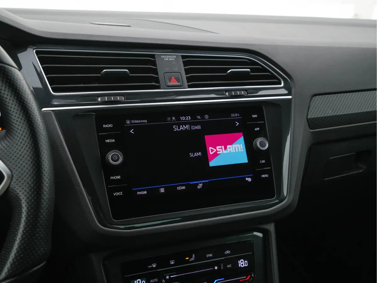 1.4 TSI eHybrid R-Line Business+ (Plug-in) (INCL-BTW) Aut. *LEATHER-FABRIC | FULL-LED | ADAPTIVE-CRUISE | CAMERA | DIGI-COCKPIT | KEYLESS | PRIVACY-GLASS | SPORTSEATS | SHIFTPADDLES | NAVI-F