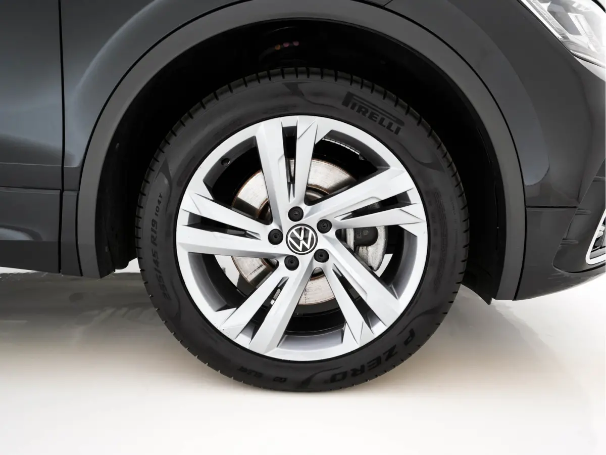 1.4 TSI eHybrid R-Line Business+ (Plug-in) (INCL-BTW) Aut. *LEATHER-FABRIC | FULL-LED | ADAPTIVE-CRUISE | CAMERA | DIGI-COCKPIT | KEYLESS | PRIVACY-GLASS | SPORTSEATS | SHIFTPADDLES | NAVI-F