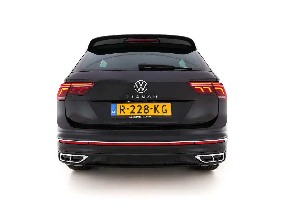 1.4 TSI eHybrid R-Line Business+ (Plug-in) (INCL-BTW) Aut. *LEATHER-FABRIC | FULL-LED | ADAPTIVE-CRUISE | CAMERA | DIGI-COCKPIT | KEYLESS | PRIVACY-GLASS | SPORTSEATS | SHIFTPADDLES | NAVI-F