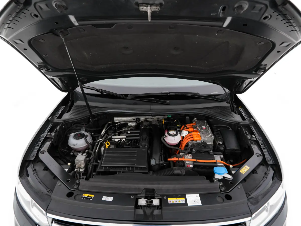 1.4 TSI eHybrid R-Line Business+ (Plug-in) (INCL-BTW) Aut. *LEATHER-FABRIC | FULL-LED | ADAPTIVE-CRUISE | CAMERA | DIGI-COCKPIT | KEYLESS | PRIVACY-GLASS | SPORTSEATS | SHIFTPADDLES | NAVI-F