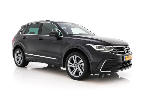 1.4 TSI eHybrid R-Line Business+ (Plug-in) (INCL-BTW) Aut. *LEATHER-FABRIC | FULL-LED | ADAPTIVE-CRUISE | CAMERA | DIGI-COCKPIT | KEYLESS | PRIVACY-GLASS | SPORTSEATS | SHIFTPADDLES | NAVI-F