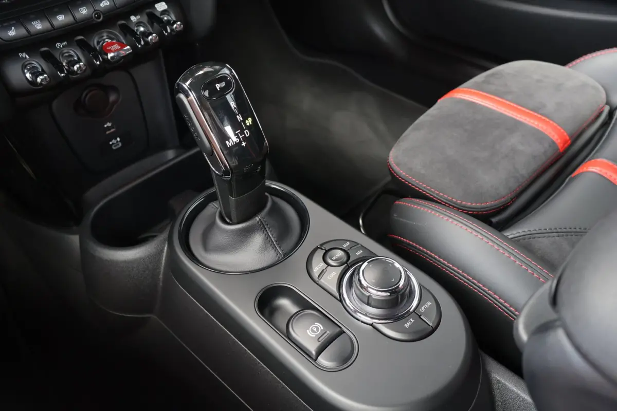 2.0 231pk John Works JCW VOL! HUD l H/K l SCHAALSTOELEN l CAMERA l KEYLESS l ADAPT.CRUISE l CARPLAY l SFEER