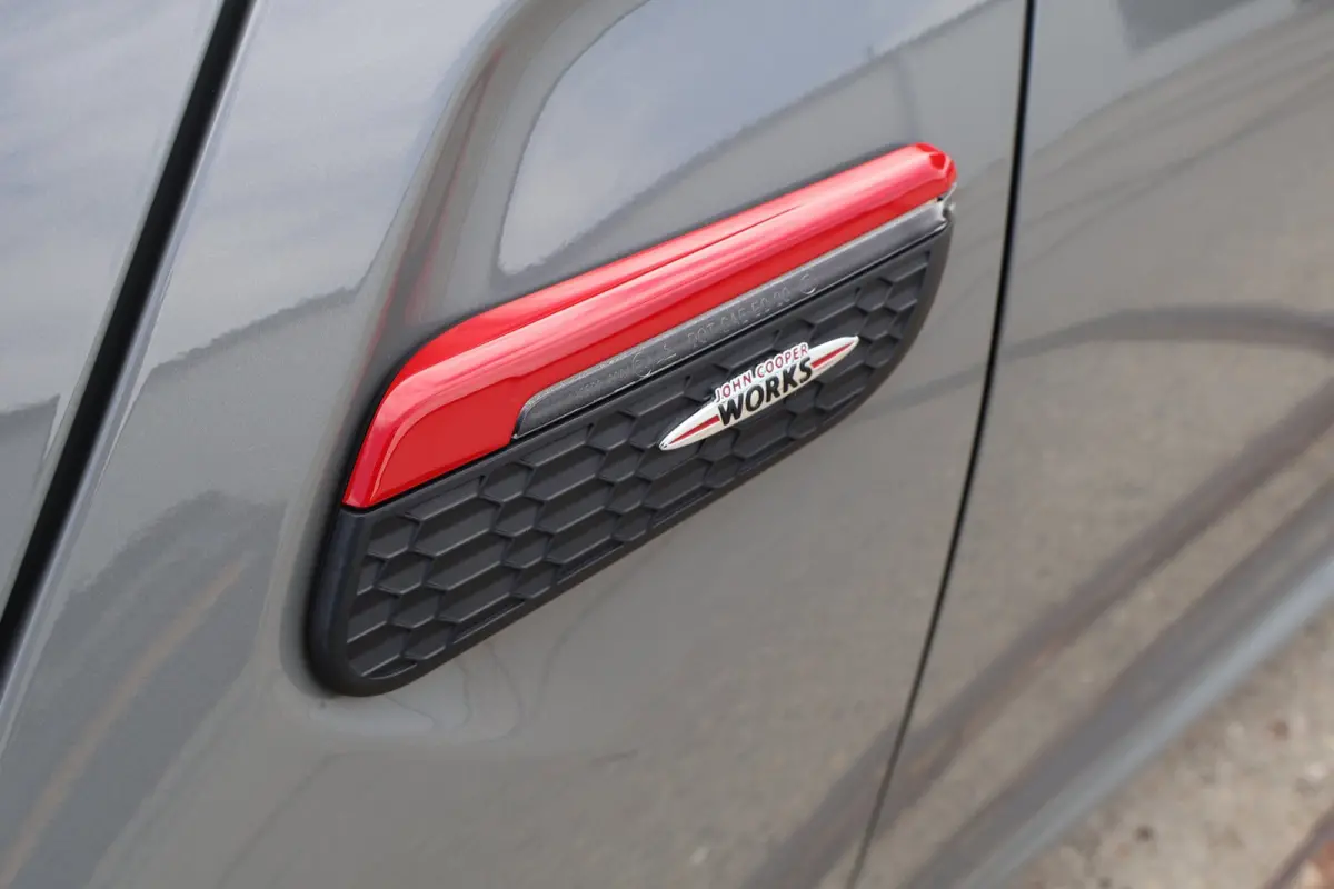 2.0 231pk John Works JCW VOL! HUD l H/K l SCHAALSTOELEN l CAMERA l KEYLESS l ADAPT.CRUISE l CARPLAY l SFEER