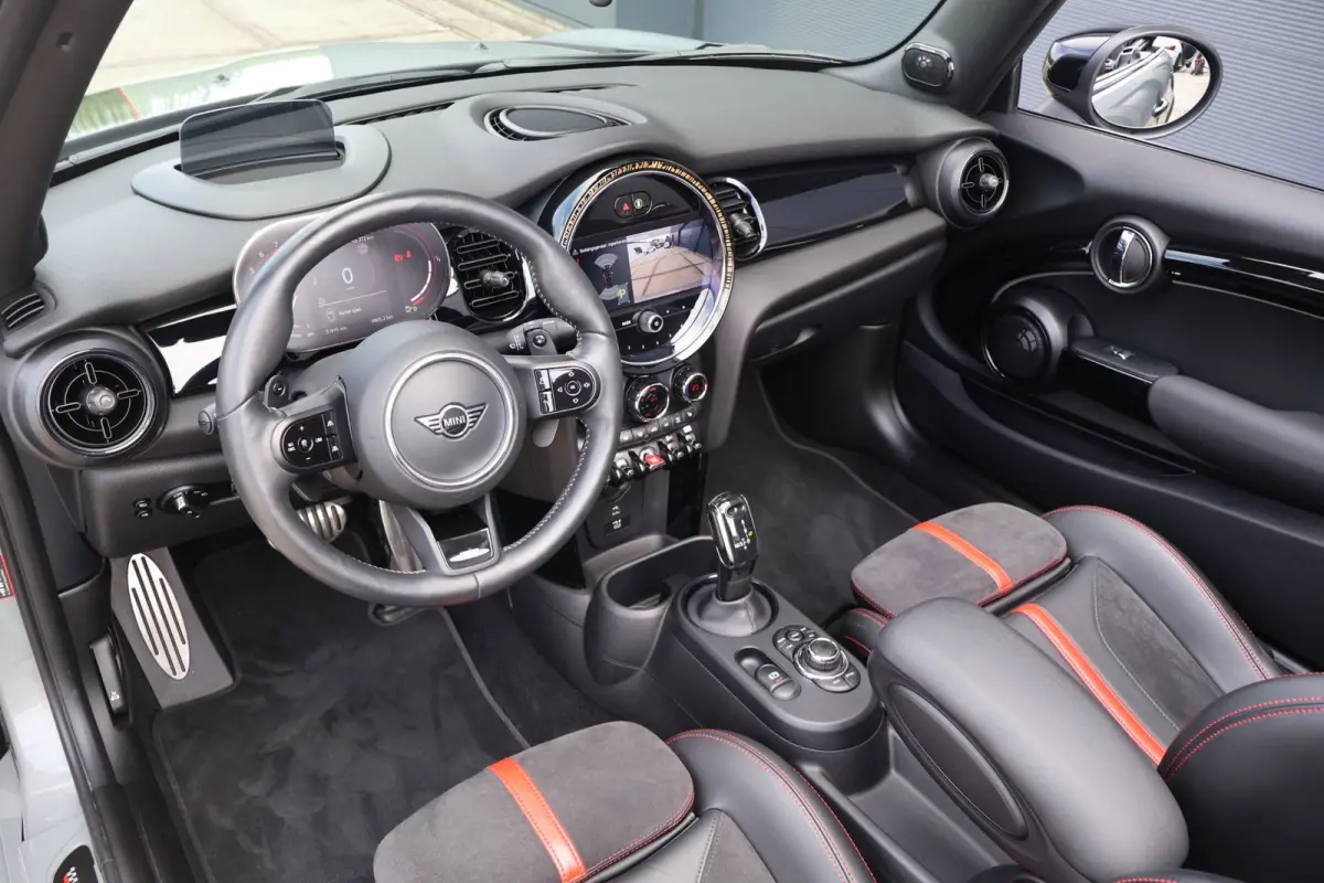 2.0 231pk John Works JCW VOL! HUD l H/K l SCHAALSTOELEN l CAMERA l KEYLESS l ADAPT.CRUISE l CARPLAY l SFEER