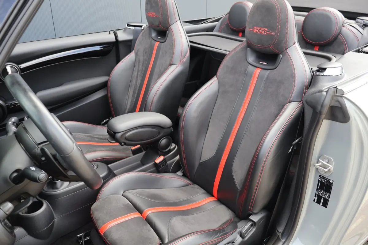 2.0 231pk John Works JCW VOL! HUD l H/K l SCHAALSTOELEN l CAMERA l KEYLESS l ADAPT.CRUISE l CARPLAY l SFEER