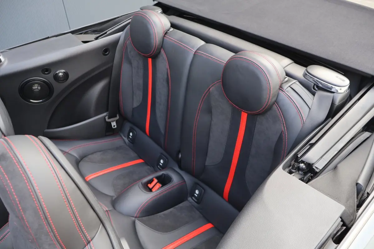 2.0 231pk John Works JCW VOL! HUD l H/K l SCHAALSTOELEN l CAMERA l KEYLESS l ADAPT.CRUISE l CARPLAY l SFEER