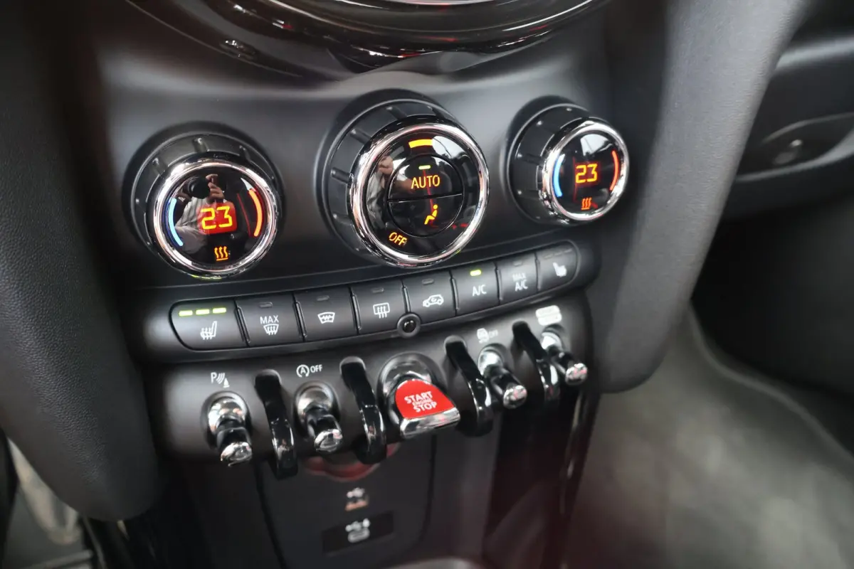2.0 231pk John Works JCW VOL! HUD l H/K l SCHAALSTOELEN l CAMERA l KEYLESS l ADAPT.CRUISE l CARPLAY l SFEER
