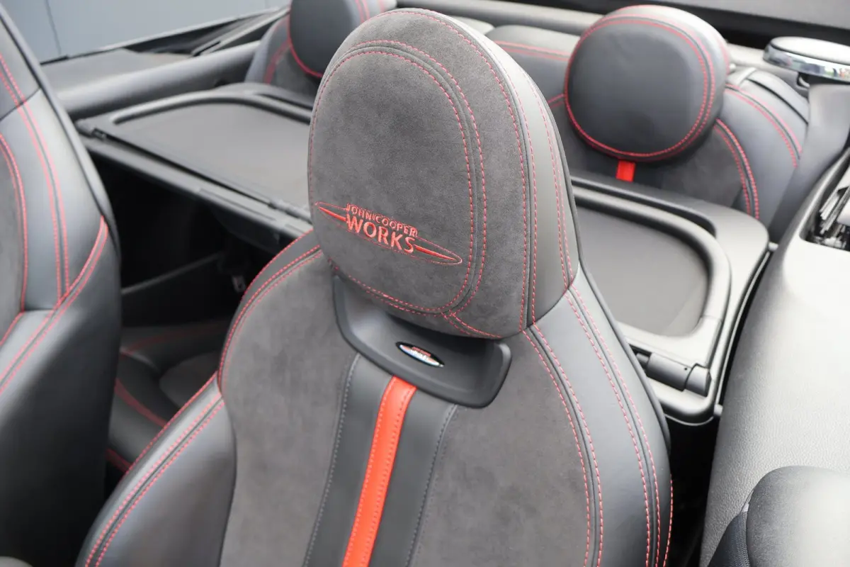 2.0 231pk John Works JCW VOL! HUD l H/K l SCHAALSTOELEN l CAMERA l KEYLESS l ADAPT.CRUISE l CARPLAY l SFEER