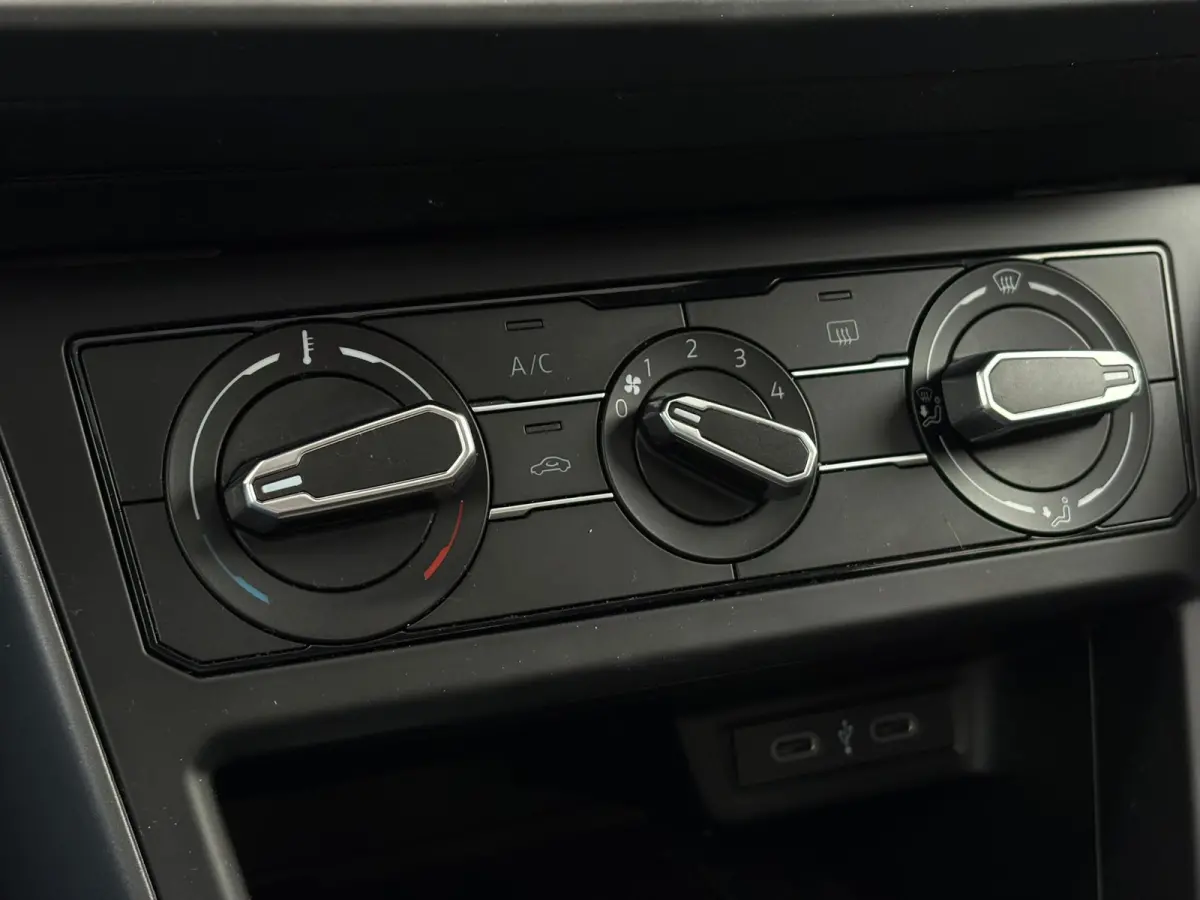 1.0 TSI 95 pk R-Line Business | Panoramadak | Achteruitrijcamera | Apple carplay |