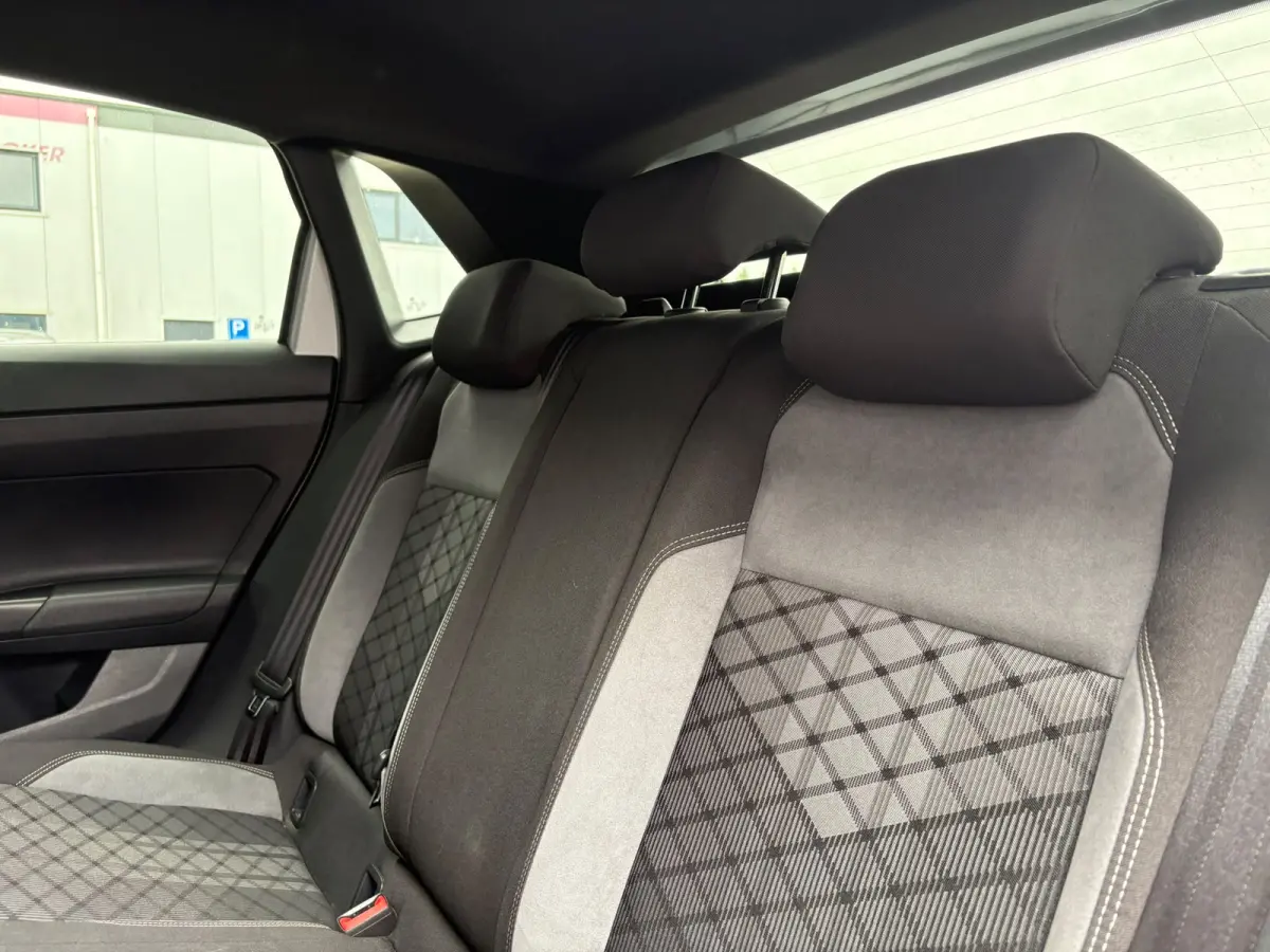 1.0 TSI 95 pk R-Line Business | Panoramadak | Achteruitrijcamera | Apple carplay |