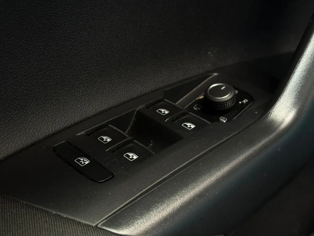 1.0 TSI 95 pk R-Line Business | Panoramadak | Achteruitrijcamera | Apple carplay |
