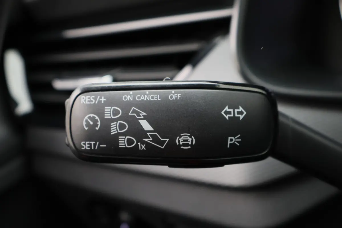 1.0 TSI Ambition Eerste Eigenaar, Airco, Cruise, Apple Carplay, Lane Assist, LED, PDC, 16''