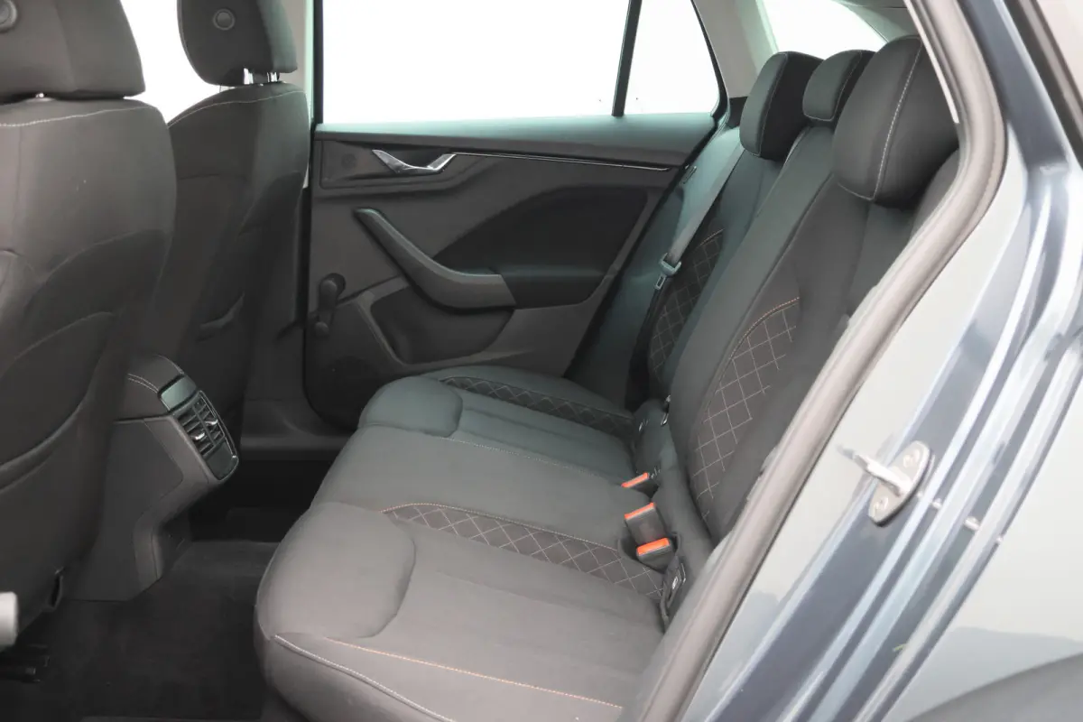 1.0 TSI Ambition Eerste Eigenaar, Airco, Cruise, Apple Carplay, Lane Assist, LED, PDC, 16''