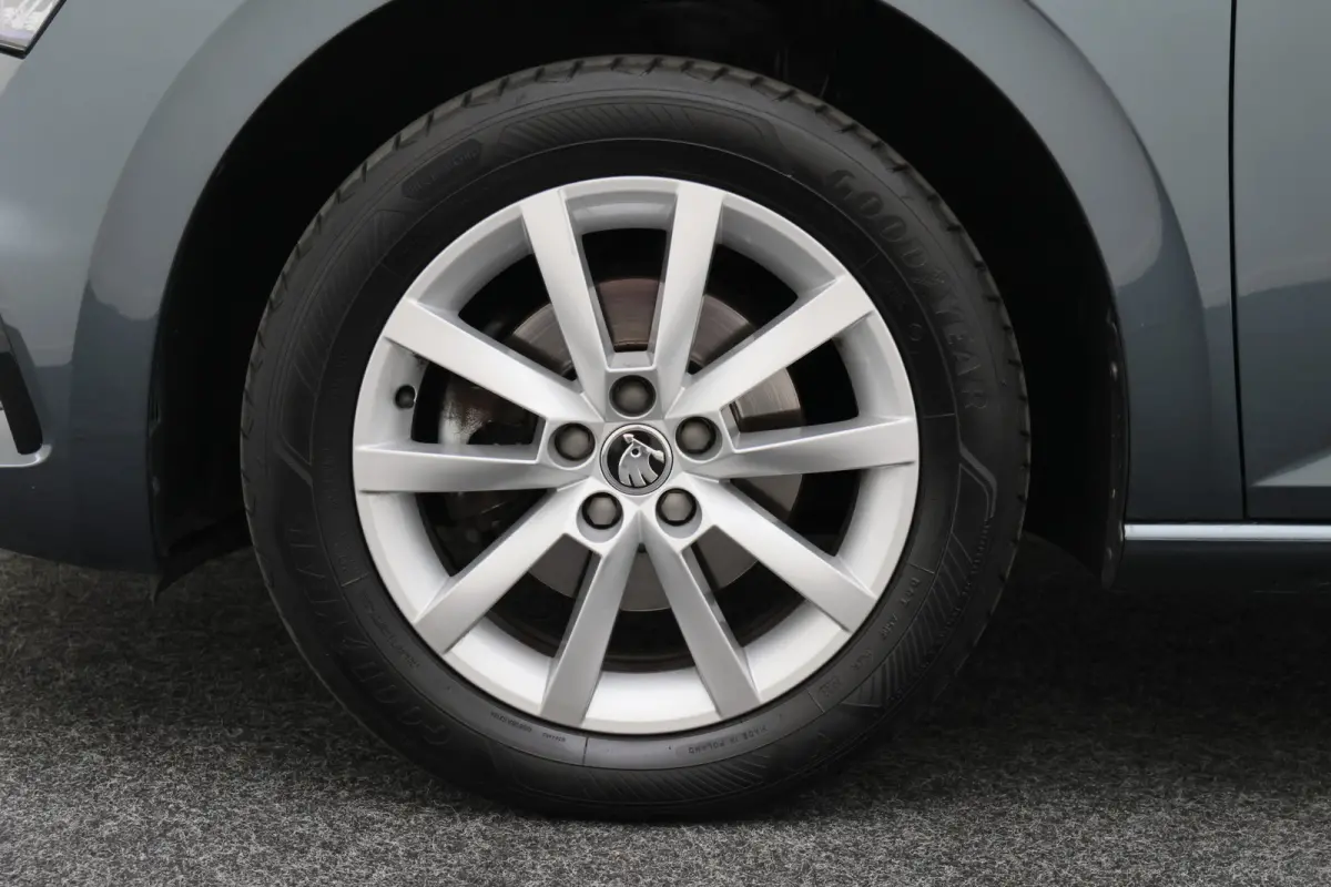 1.0 TSI Ambition Eerste Eigenaar, Airco, Cruise, Apple Carplay, Lane Assist, LED, PDC, 16''