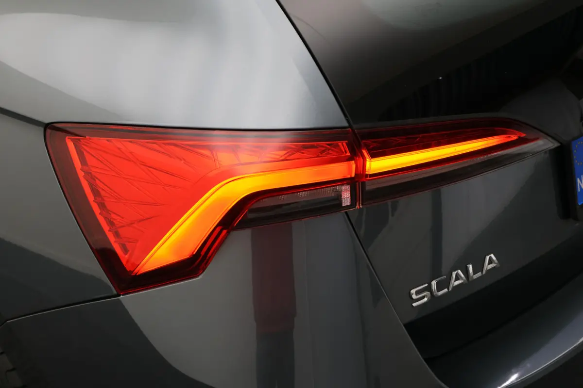 1.0 TSI Ambition Eerste Eigenaar, Airco, Cruise, Apple Carplay, Lane Assist, LED, PDC, 16''