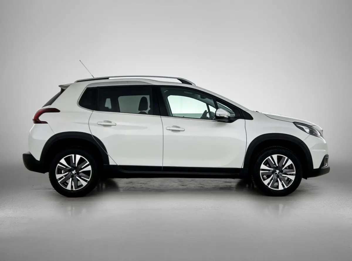 SUV Allure 110pk | Lage kilometerstand | Navigatie | Achteruitrijcamera | Climate Control | Cruise Control | Parkeersensoren | Half lederen sportstoelen | Apple Carplay / Android Auto | Blue