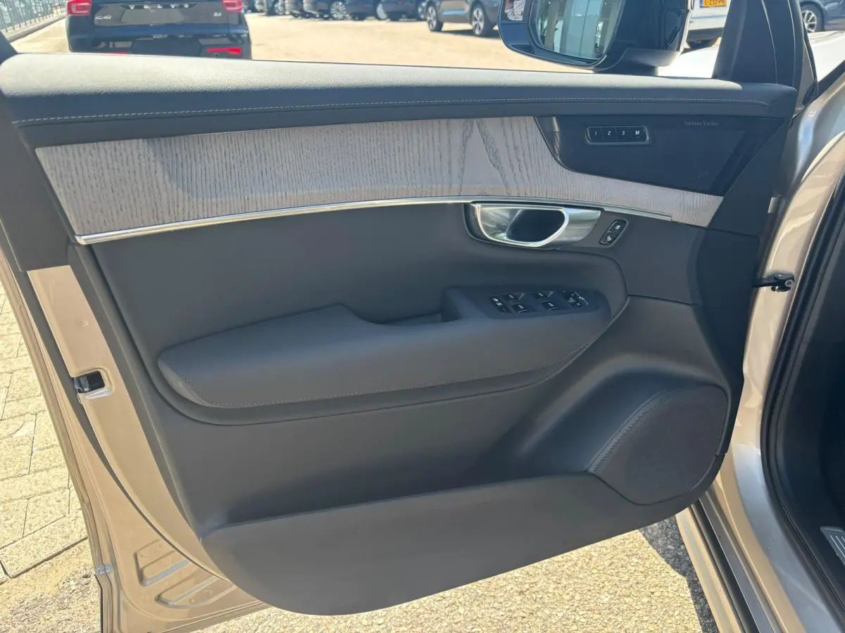 T8 Plug-in hybrid AWD Ultra Dark Trekhaak |Pano dak | 360 camera | Stuur & stoel verwarming | 7 zits |