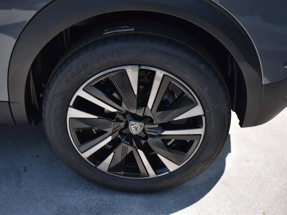 1.2 Hybrid 145 GT adaptive cruise control l 18 inch l 360 camera