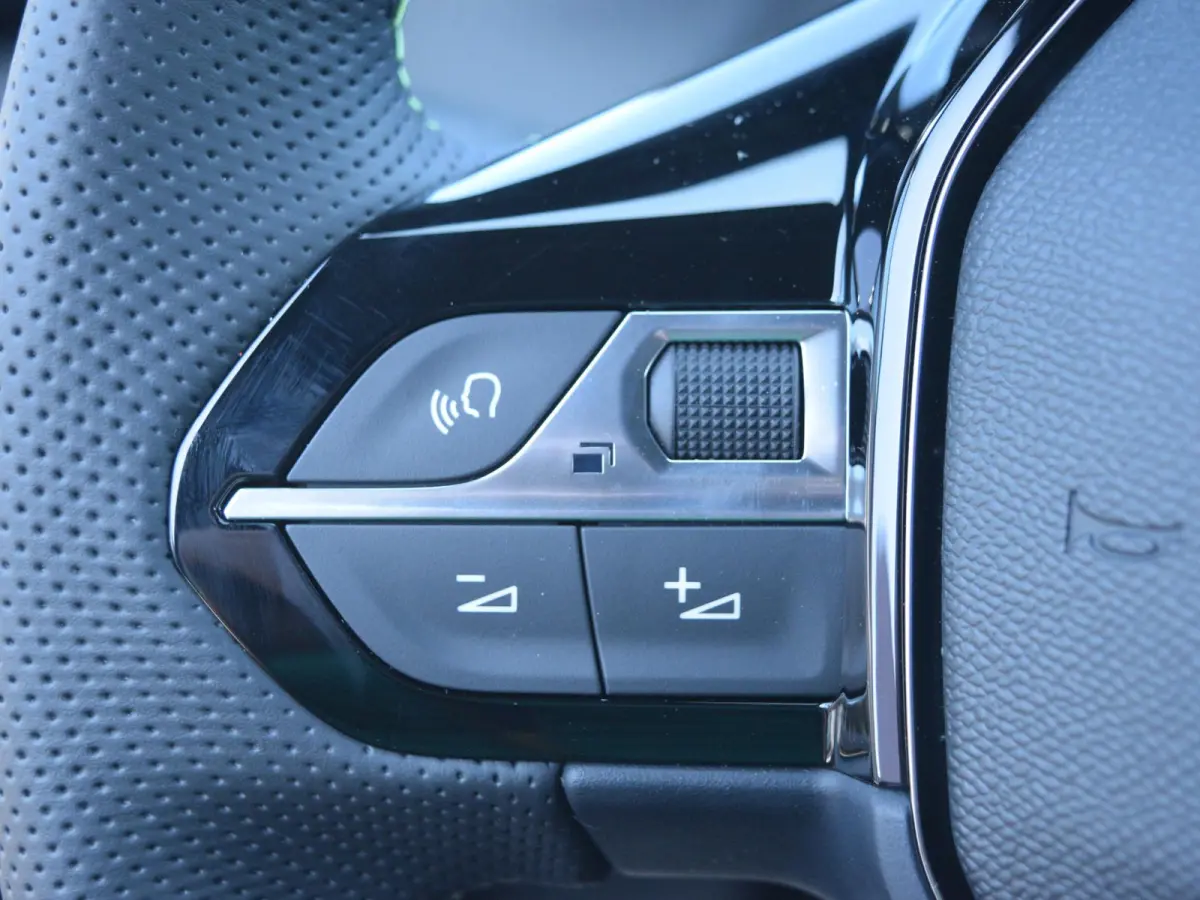 1.2 Hybrid 145 GT adaptive cruise control l 18 inch l 360 camera