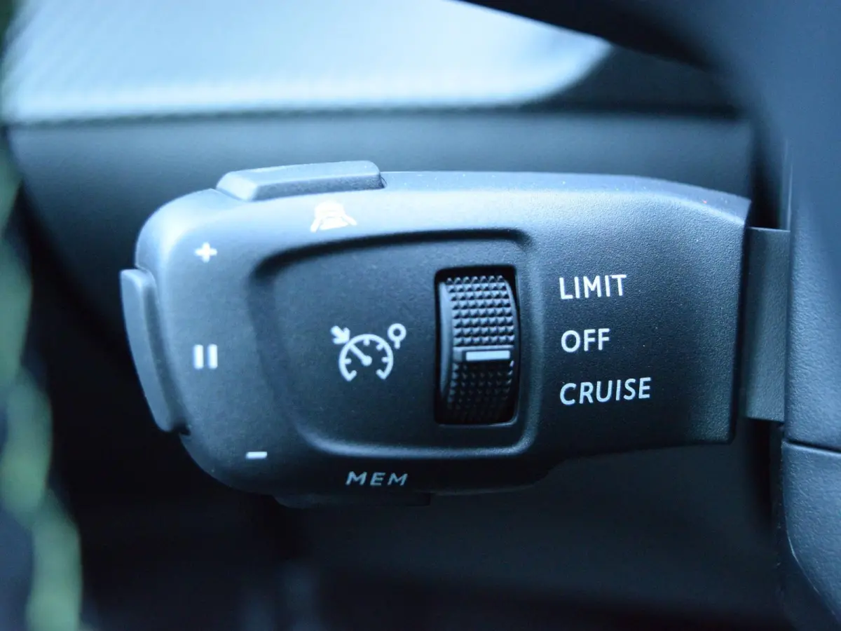 1.2 Hybrid 145 GT adaptive cruise control l 18 inch l 360 camera
