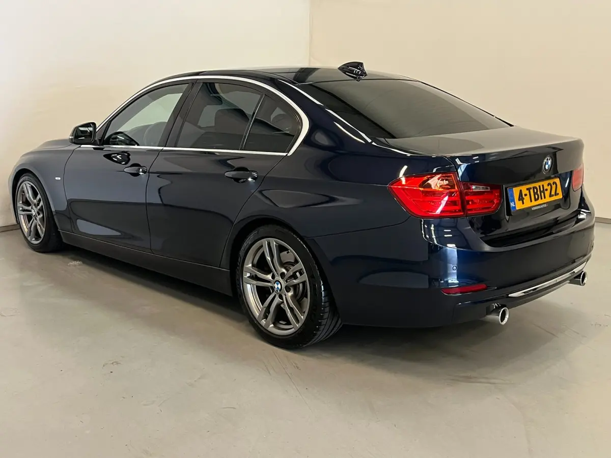 335i High Executive / M-Sport / NL-auto / 18" LM
