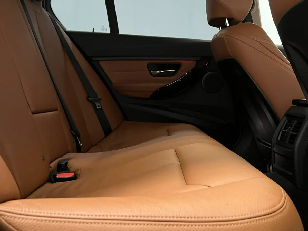 335i High Executive / M-Sport / NL-auto / 18" LM