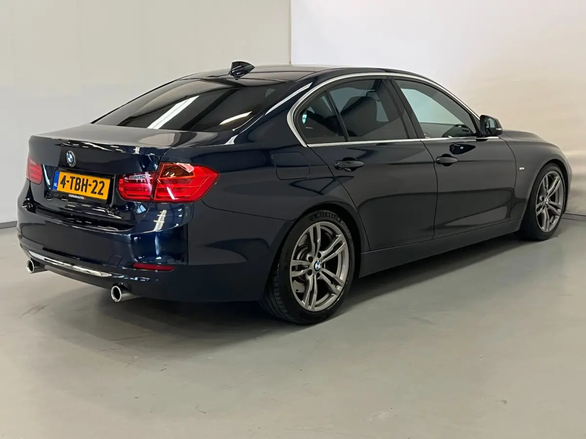 335i High Executive / M-Sport / NL-auto / 18" LM