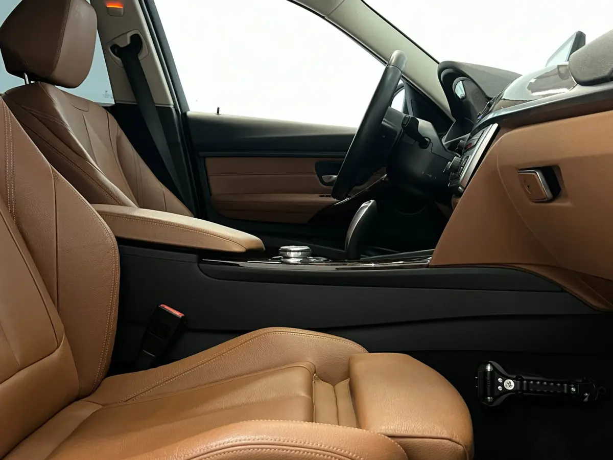335i High Executive / M-Sport / NL-auto / 18" LM