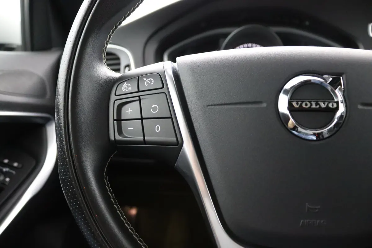 T3 Polar+ Sport R-Design | Panoramadak | Harman Kardon | Camera | Parkeersensoren | Stoelverwarming |