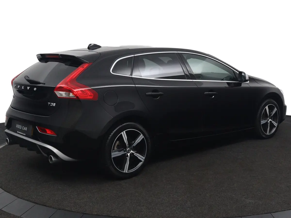 T3 Polar+ Sport | Panoramadak | Harman Kardon | Camera | Parkeersensoren voor en achter | Stoelverwarming |
