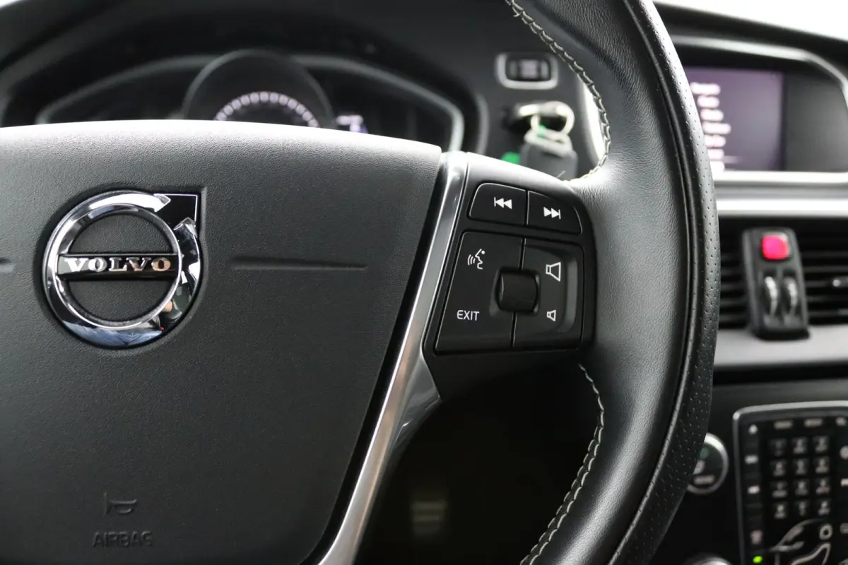 T3 Polar+ Sport R-Design | Panoramadak | Harman Kardon | Camera | Parkeersensoren | Stoelverwarming |