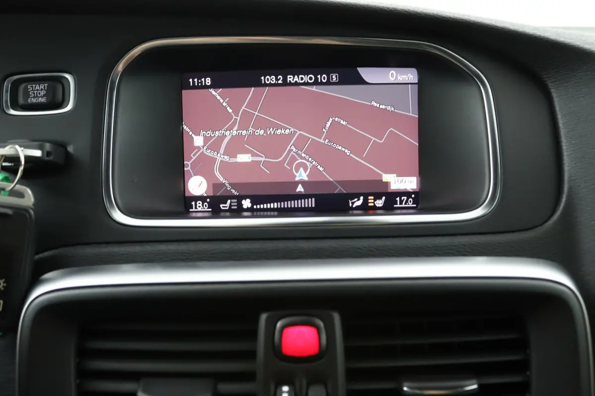 T3 Polar+ Sport | Panoramadak | Harman Kardon | Camera | Parkeersensoren voor en achter | Stoelverwarming |